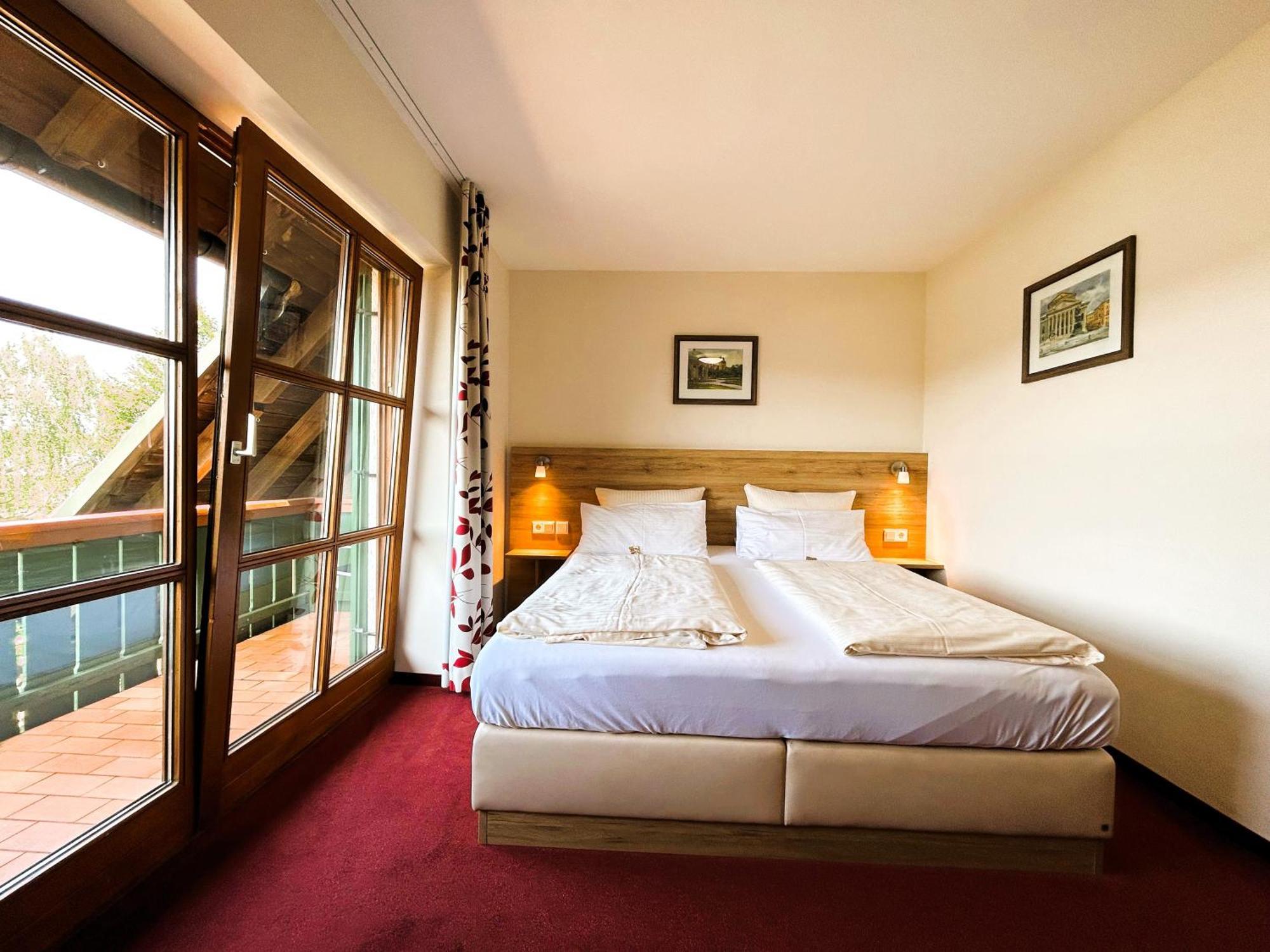 Gasthaus Und Landhotel Wiedmann Eresing ภายนอก รูปภาพ