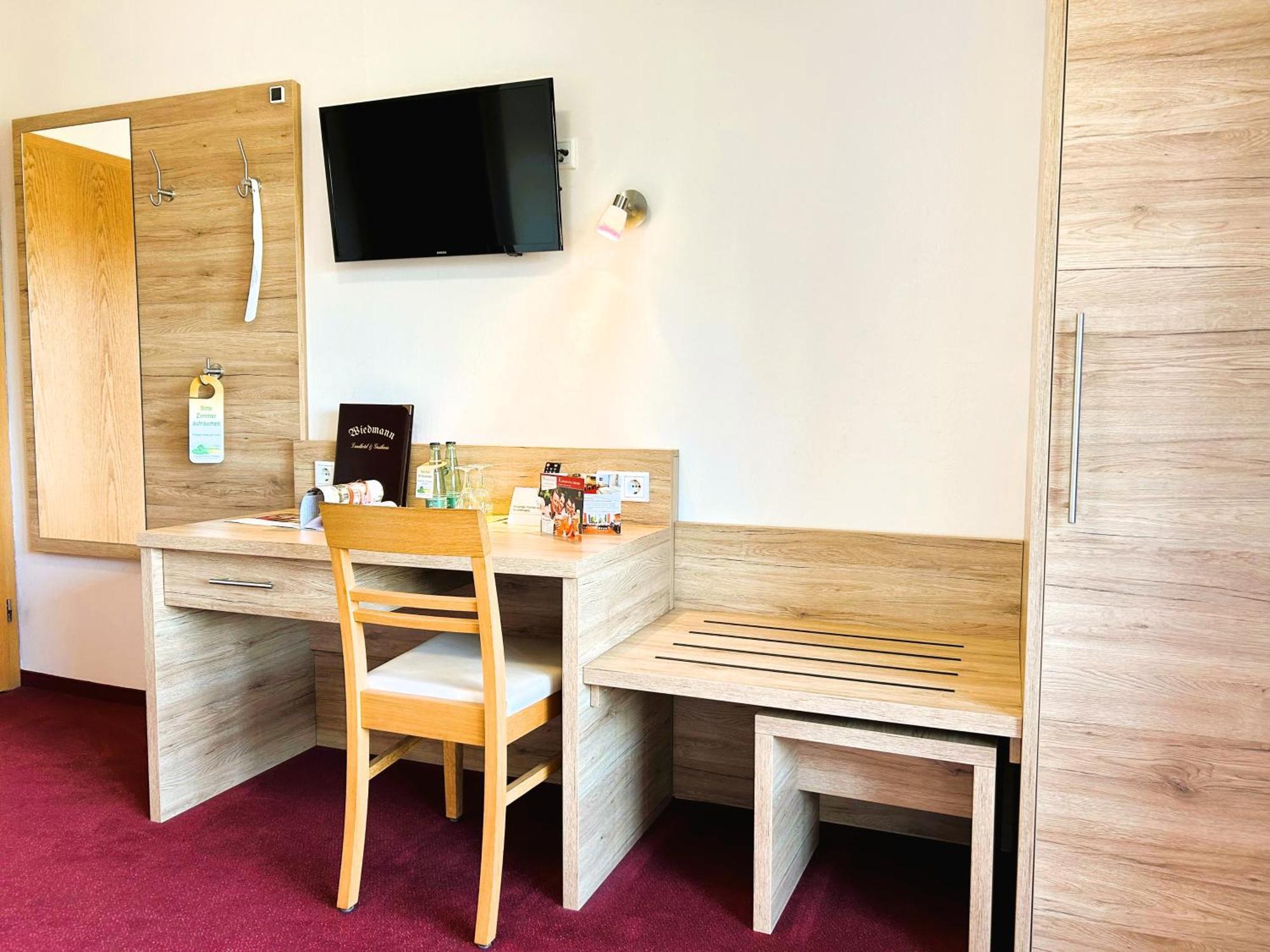 Gasthaus Und Landhotel Wiedmann Eresing ภายนอก รูปภาพ