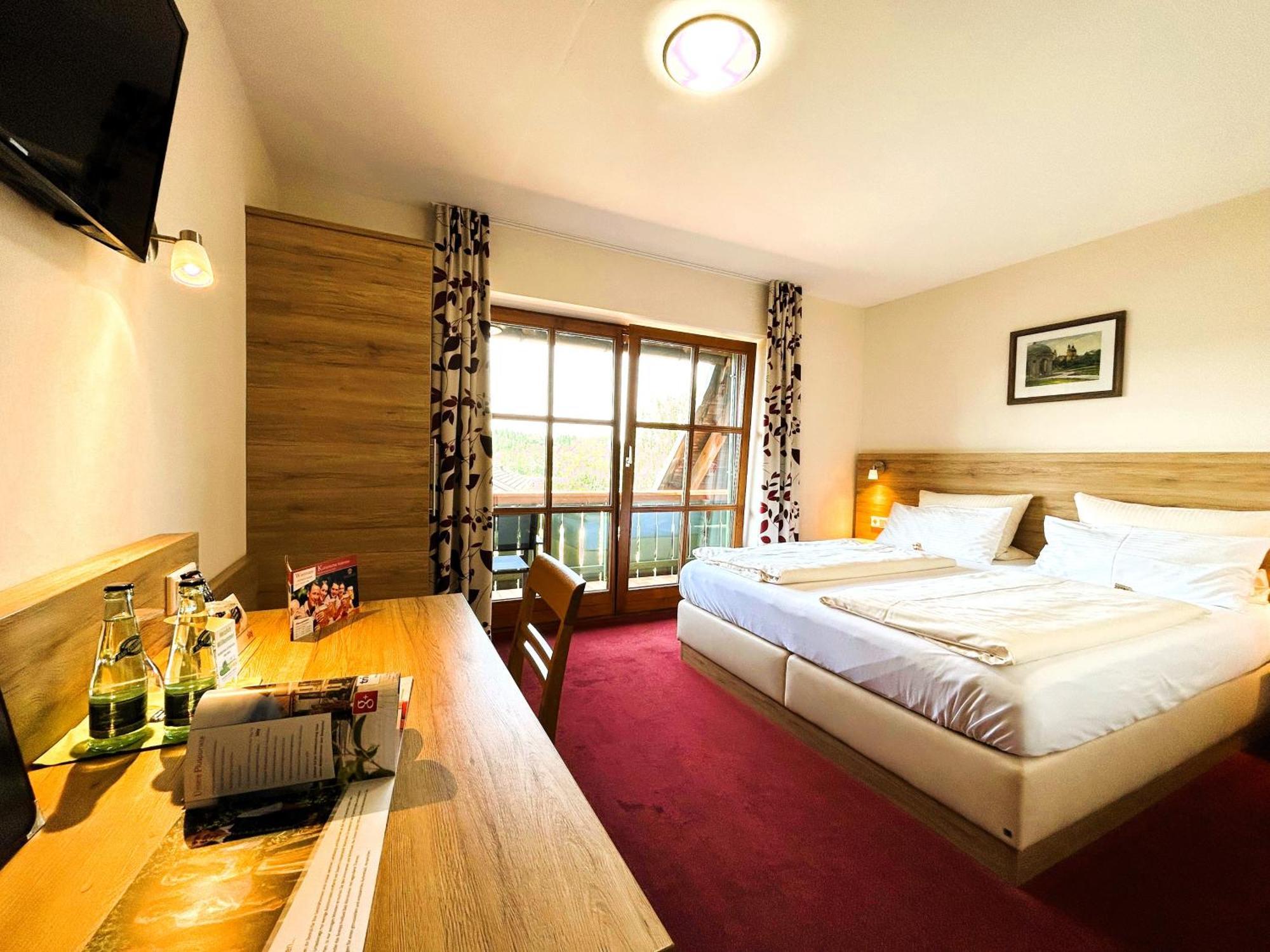 Gasthaus Und Landhotel Wiedmann Eresing ภายนอก รูปภาพ