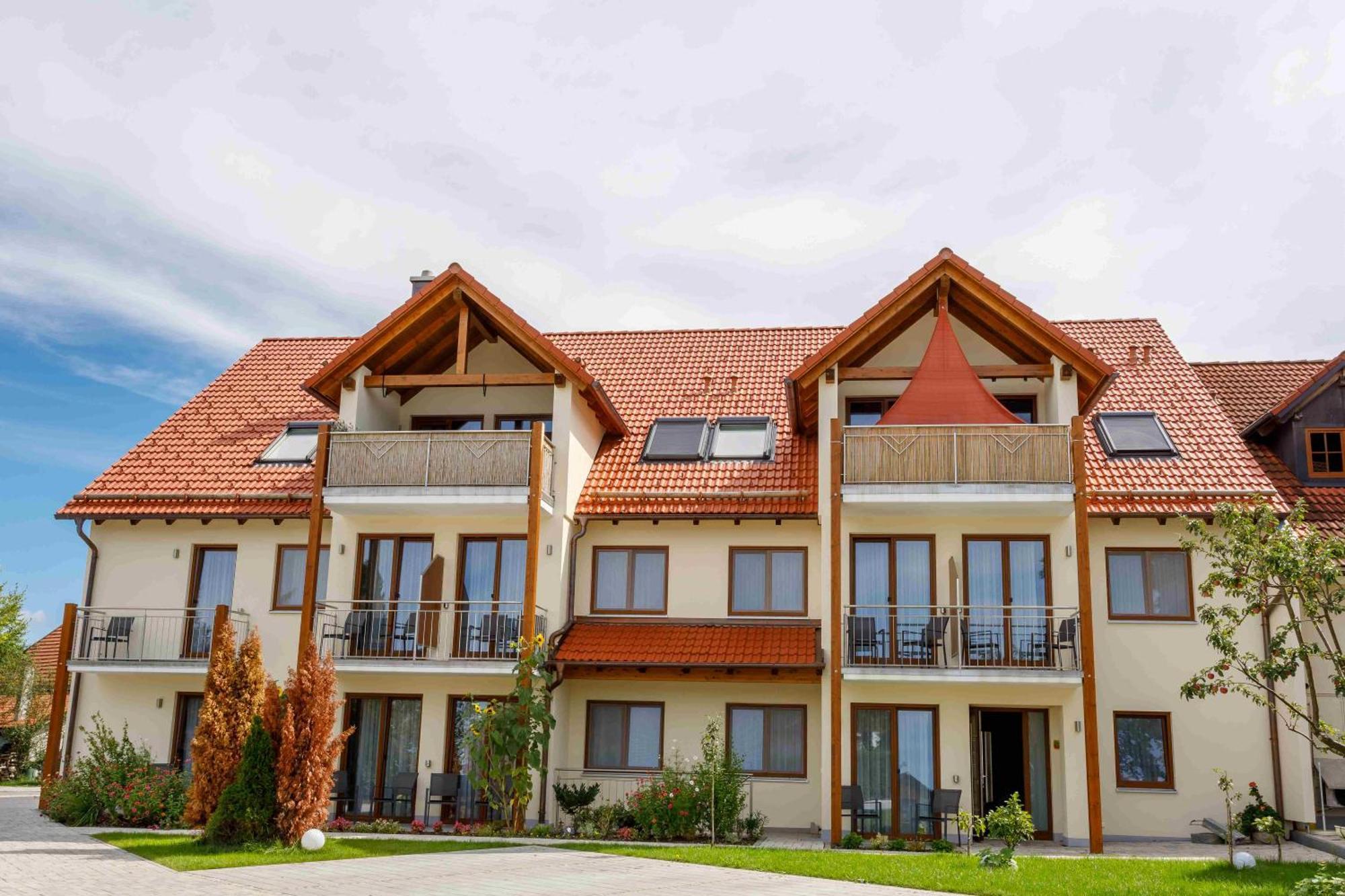 Gasthaus Und Landhotel Wiedmann Eresing ภายนอก รูปภาพ