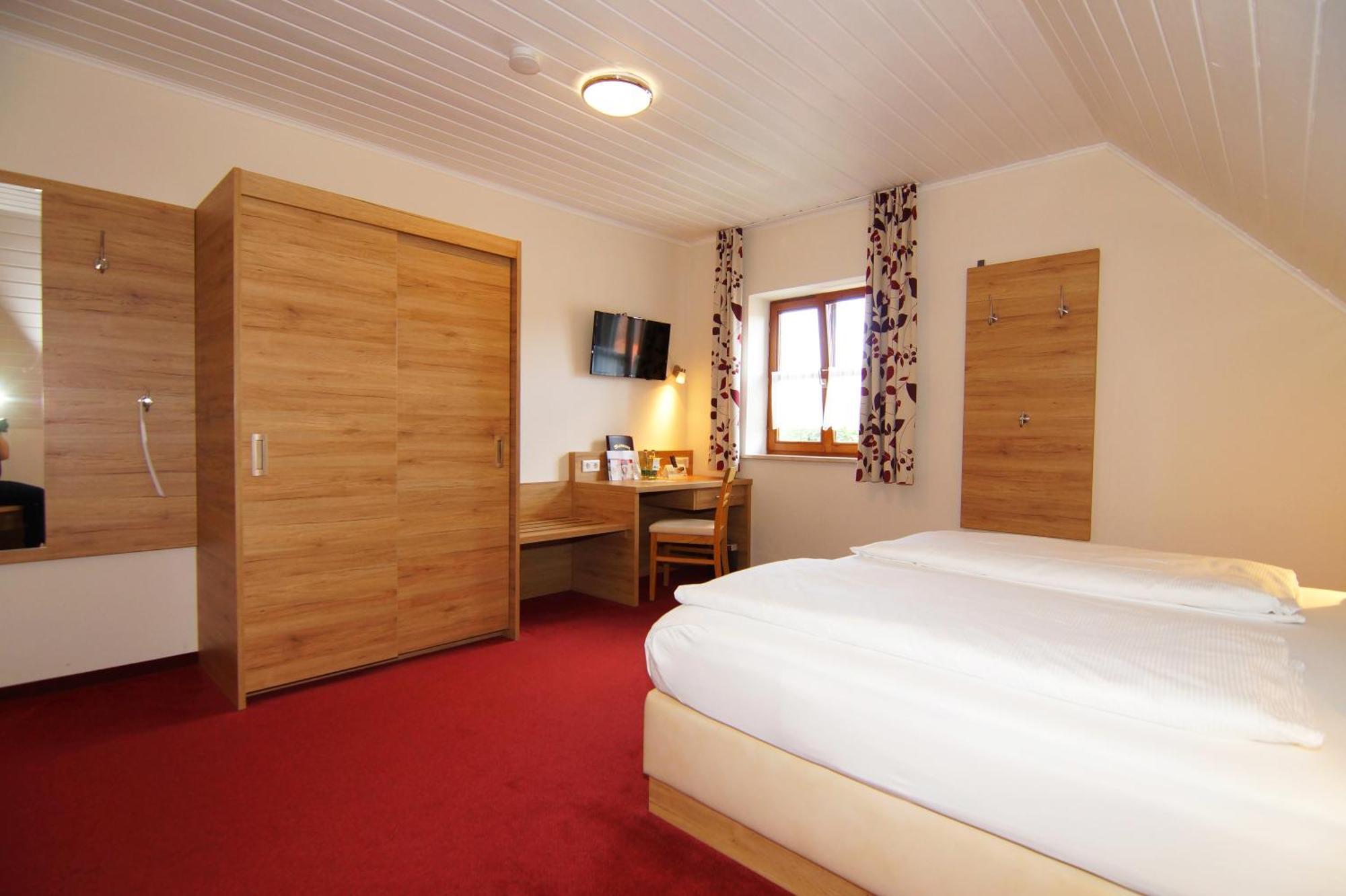 Gasthaus Und Landhotel Wiedmann Eresing ภายนอก รูปภาพ
