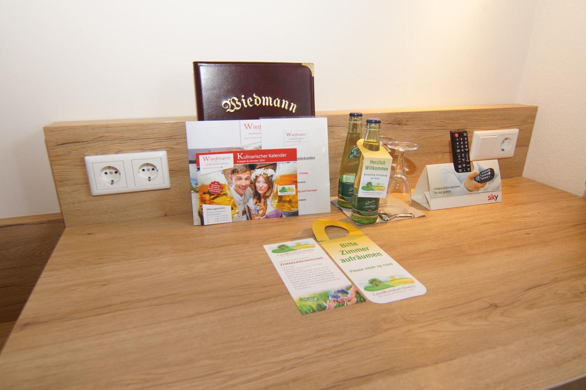 Gasthaus Und Landhotel Wiedmann Eresing ภายนอก รูปภาพ