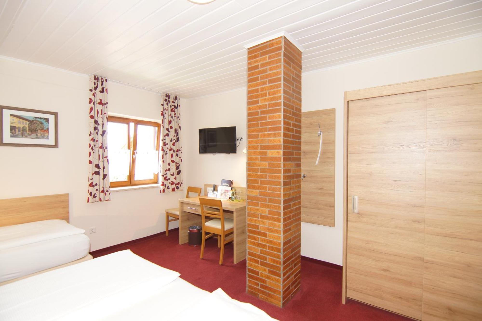 Gasthaus Und Landhotel Wiedmann Eresing ภายนอก รูปภาพ