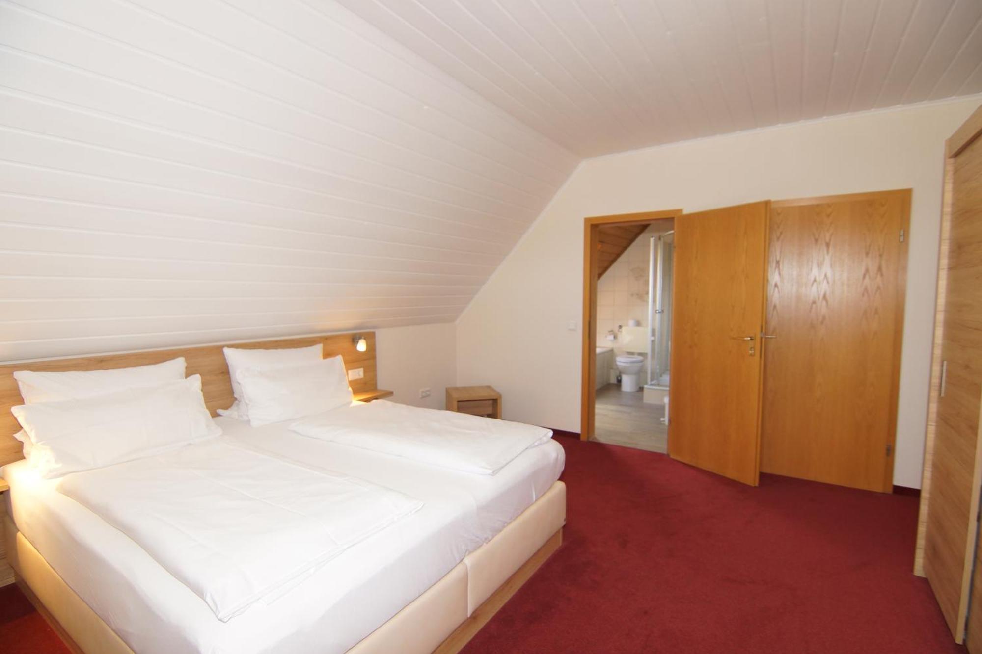 Gasthaus Und Landhotel Wiedmann Eresing ภายนอก รูปภาพ