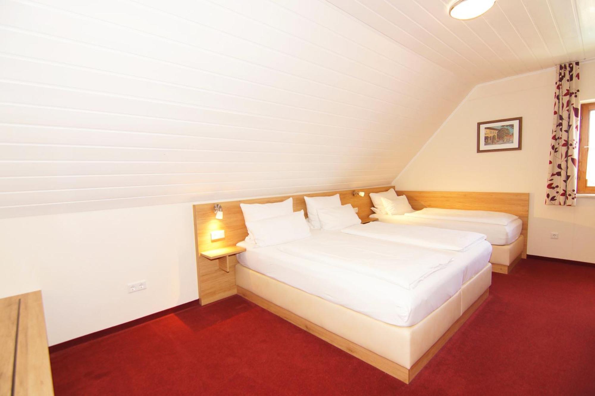 Gasthaus Und Landhotel Wiedmann Eresing ภายนอก รูปภาพ