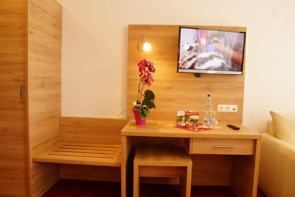 Gasthaus Und Landhotel Wiedmann Eresing ภายนอก รูปภาพ
