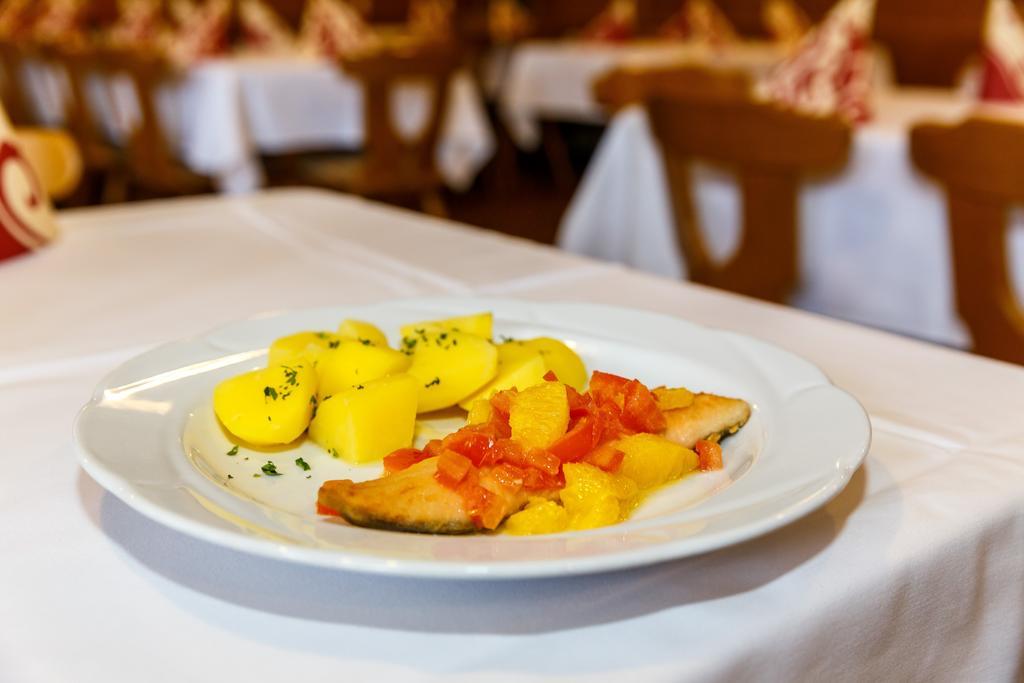 Gasthaus Und Landhotel Wiedmann Eresing ภายนอก รูปภาพ