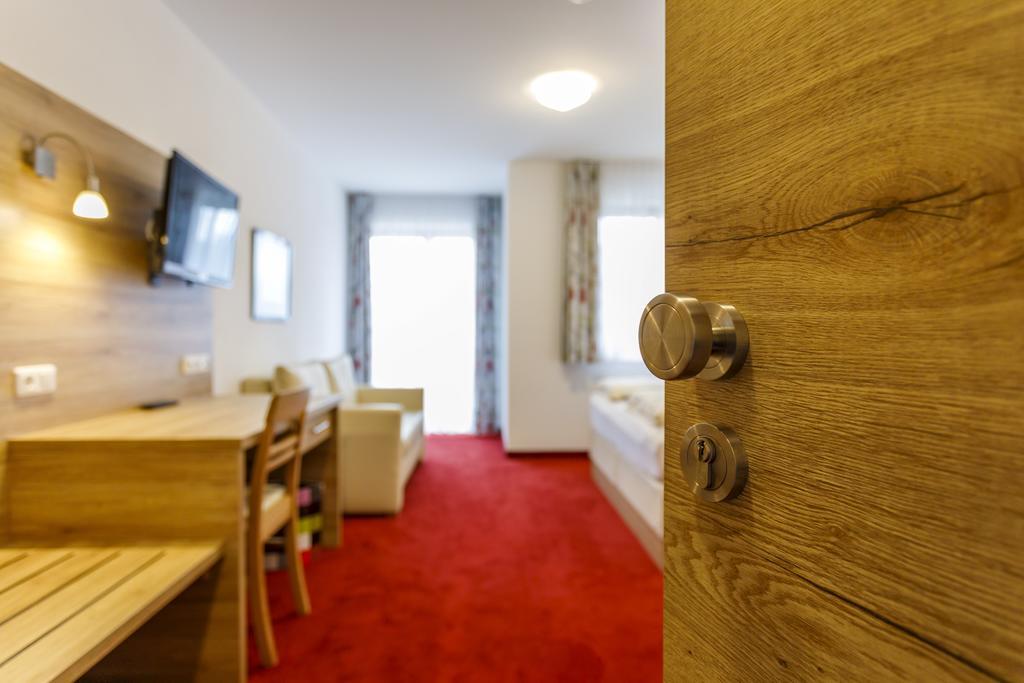 Gasthaus Und Landhotel Wiedmann Eresing ภายนอก รูปภาพ