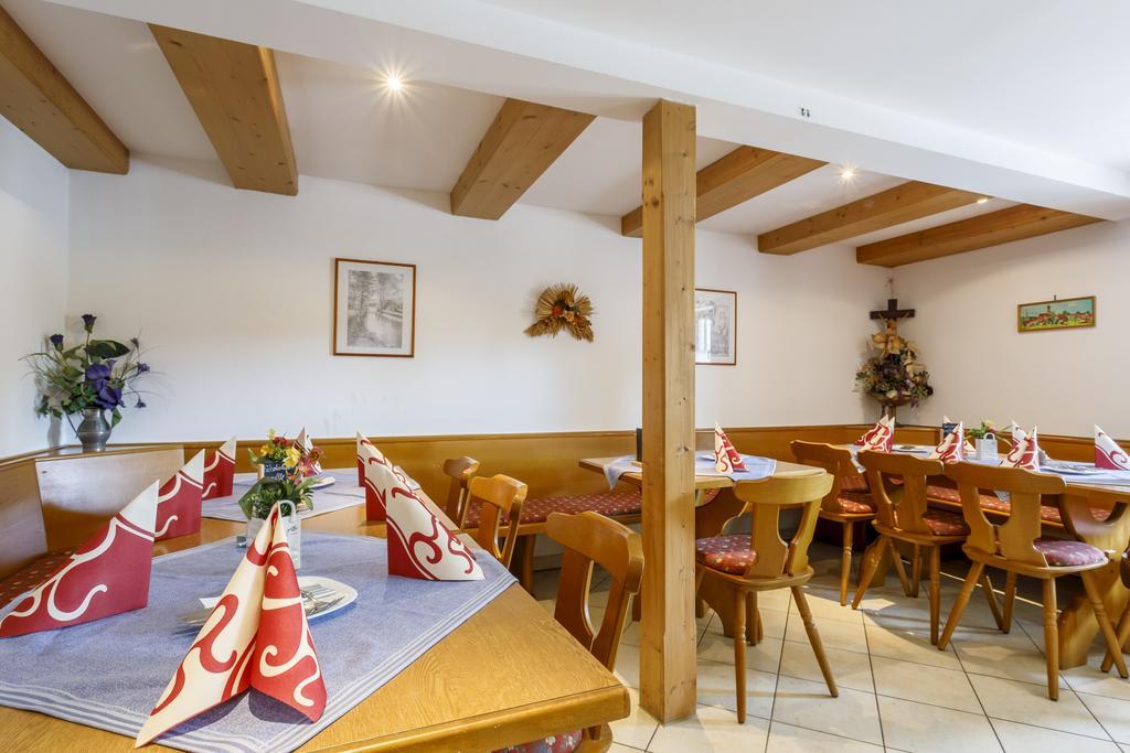 Gasthaus Und Landhotel Wiedmann Eresing ภายนอก รูปภาพ