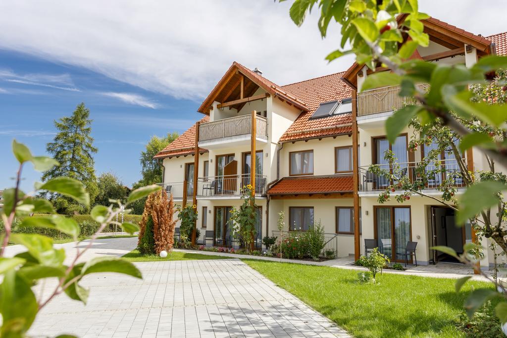 Gasthaus Und Landhotel Wiedmann Eresing ภายนอก รูปภาพ