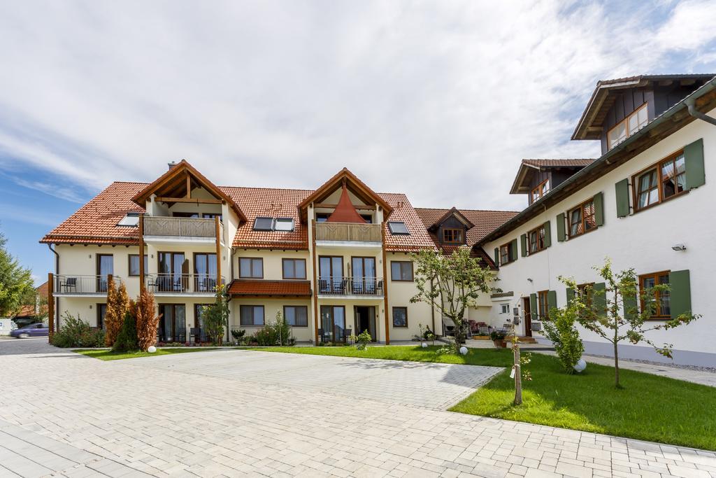 Gasthaus Und Landhotel Wiedmann Eresing ภายนอก รูปภาพ